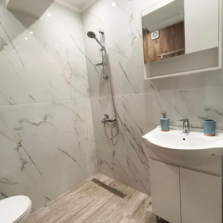 Niora 3 *